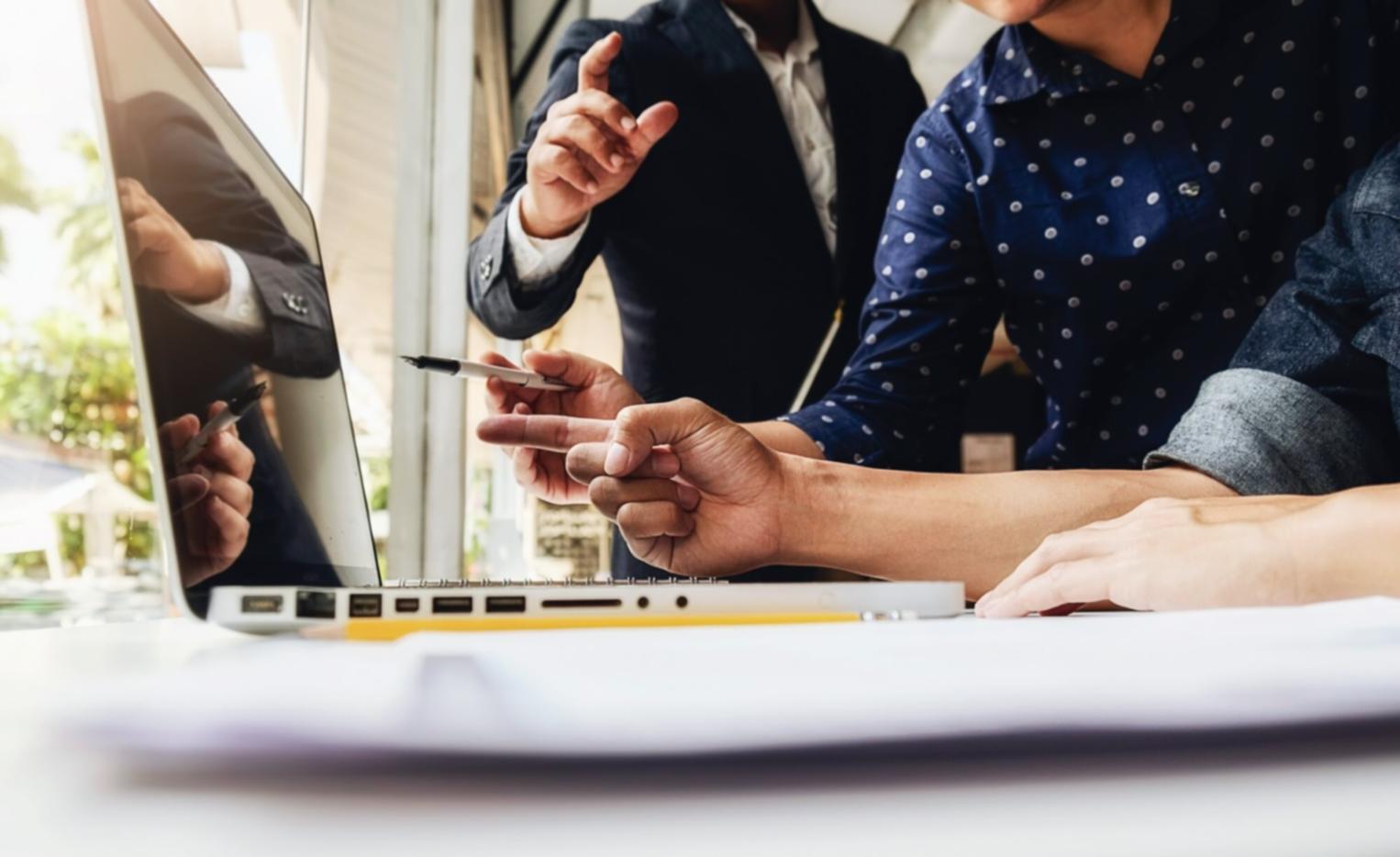 Workshop-Teilnehmer bei praktischen Übungen